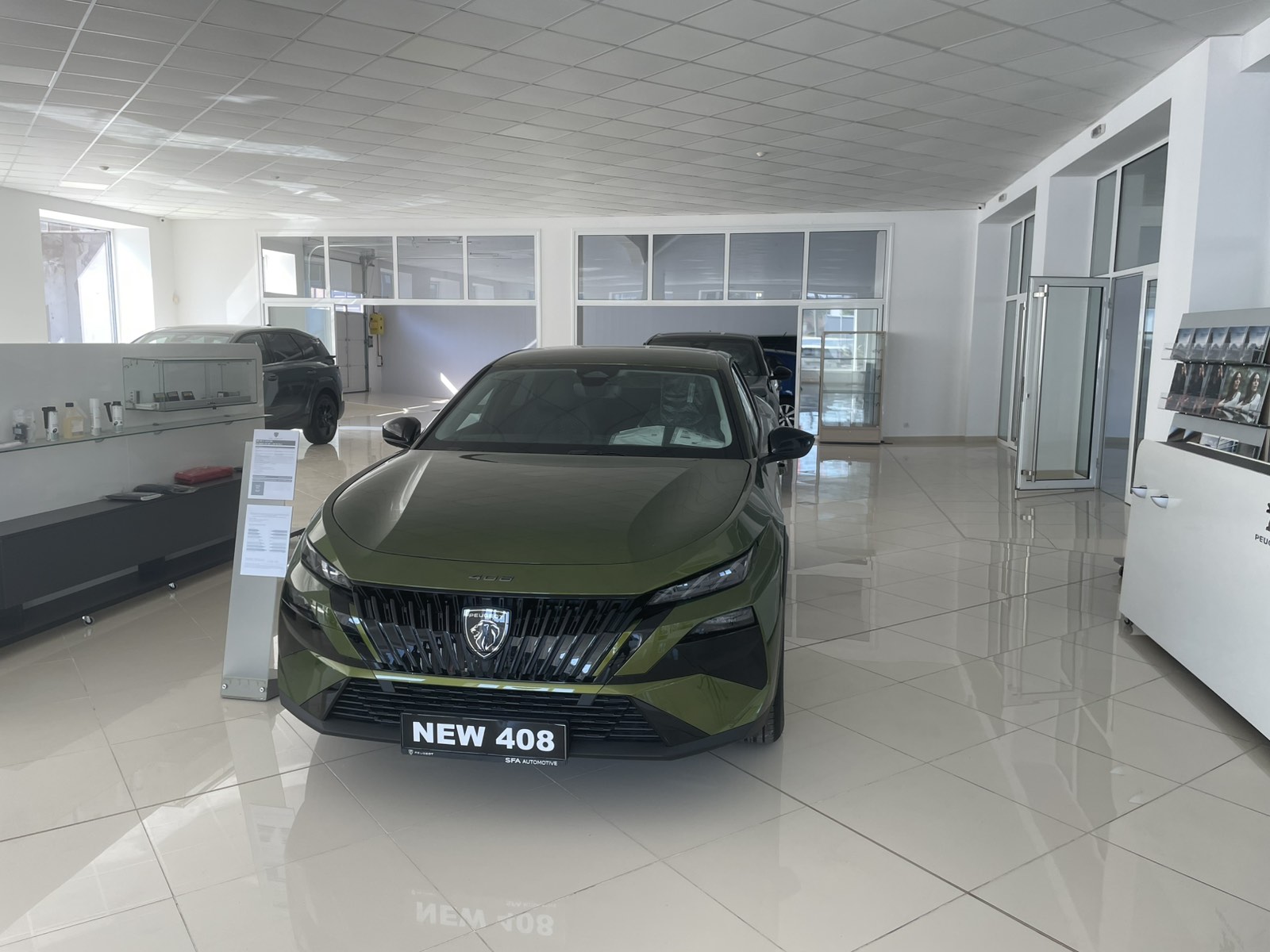 Peugeot 408 в шоурума на ДИСИКОМ
